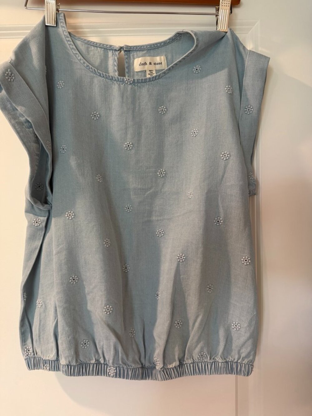 Cloth & Stone Blue Floral Embroidered Chambray Top S